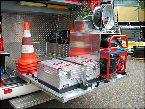 Feuerwehr Innenausbau Auszug. Bild vergr��ern, bitte klicken
